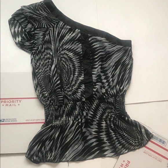 One Shoulder Top - Picture 2 of 9